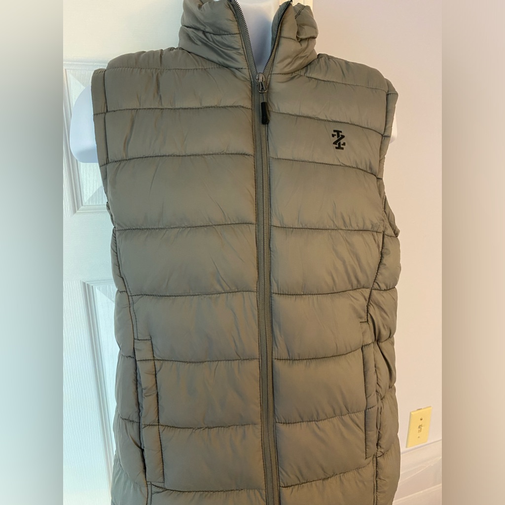 New Without Tags - Men’s Lightweight Vest- Gray- Size Medium